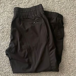 black athelta capris